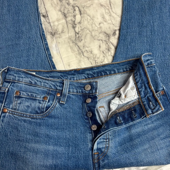 Levi’s premium 501 High rise button fly medium wash blue denim jeans size 28 - Picture 3 of 9